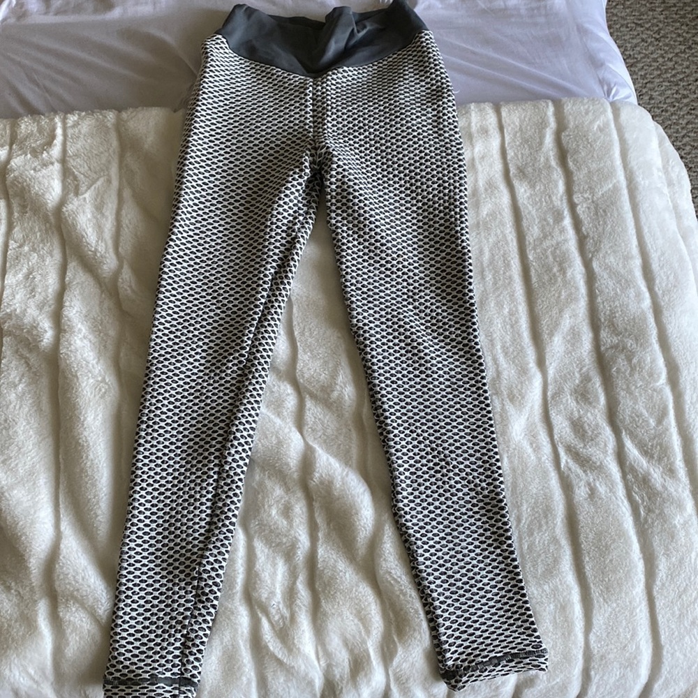 High waisted workout/yoga leggings / tummy control